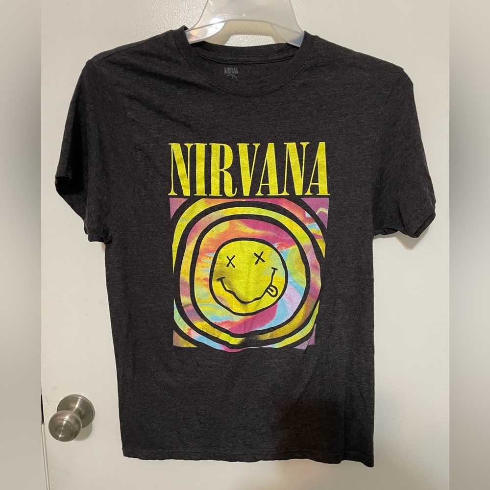 Nirvana Women’s Large classic Logo Smokey
Gray short sleeve T shirt